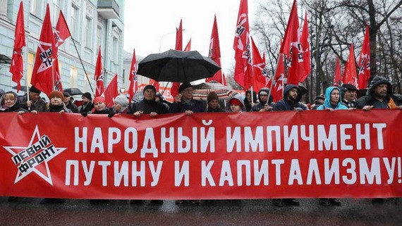 莫斯科民眾舉行遊行，紀念“十月革命”102週年。（圖源：互聯網）
