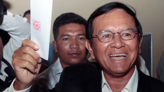 柬埔寨反對派領袖根索卡（Kem Sokha）11月10日獲釋。在此之前，他已被軟禁在家超過2年。（圖源：互聯網）