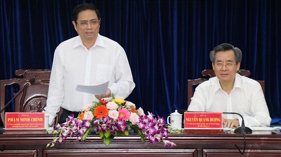 中央組織部長范明政（左）在會議上發言。（圖源：PV）