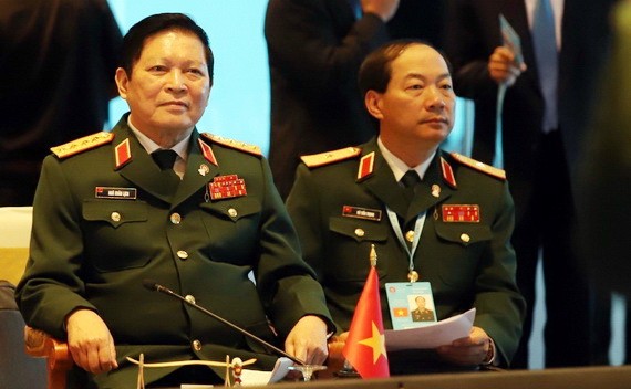 越南國防部長吳春歷大將出席會議。（圖源：越通社）