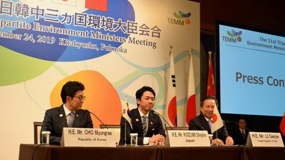日中韓三國環境部長會議閉幕後共同出席記者會。（圖源：Nikkei）