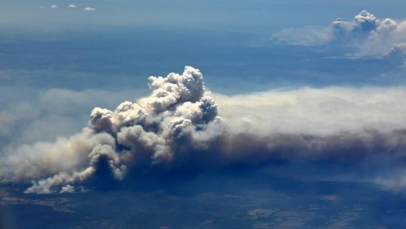 當地時間2019年11月26日，澳大利亞新南威爾士Richmond Valley，俯瞰當地森林火災災區。（圖源：互聯網）