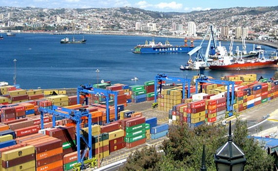  智利將投資 55 億美元振興經濟。圖為智利第一大集装箱港口瓦尔帕莱索。（圖源：互聯網）