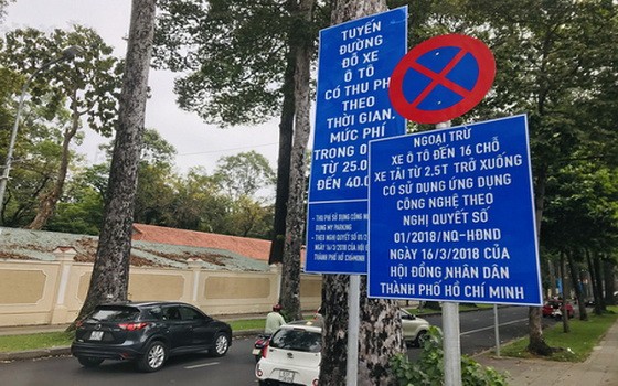 自本月1日起，在本市付費街道上違規停車者罰款35至70萬元。（圖源：文平）