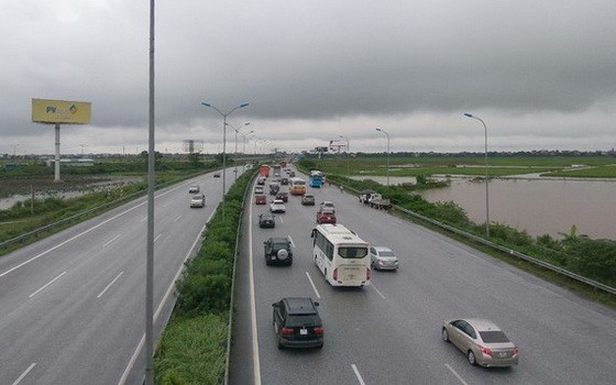 曳橋-寧平高速公路每晝夜車流量達10萬車次。（圖源：碧娟）