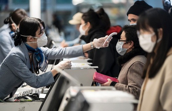 日本在機場加強檢疫。（圖源：互聯網）