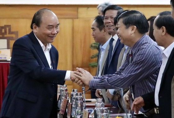 政府總理阮春福與承天-順化省 領導幹部交談。（圖源：VGP）