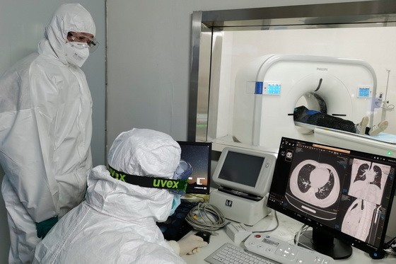 2月9日晚，武漢雷神山醫院接收了第二批新冠肺炎患者。（圖源：互聯網）