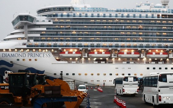 停泊在日本橫濱港口的“鑽石公主號”郵輪。（圖源：Getty Images）
