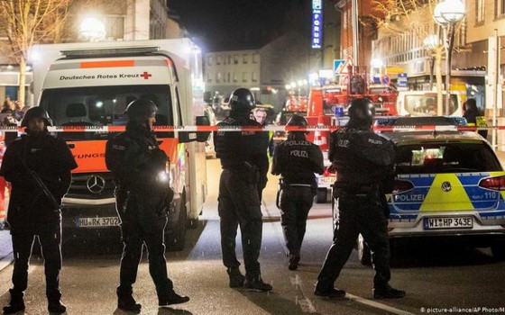 德國武警封鎖槍擊案現場。（圖源：AP）