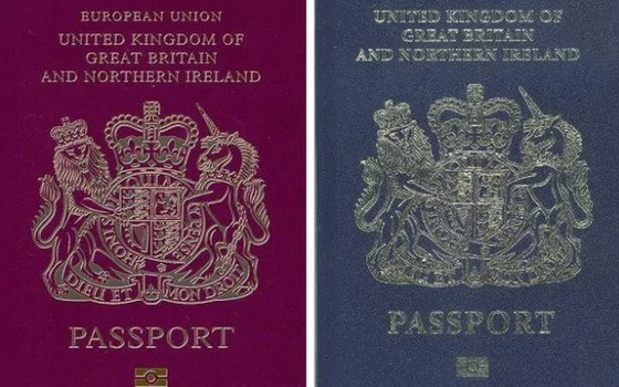 英國內政部表示，新版藍色封面護照將於3月初核發，取代1988年以來採用的酒紅色封面。（圖源：互聯網）