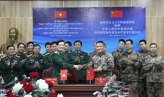越中國防部代表出席移交儀式。（圖源：國防部）