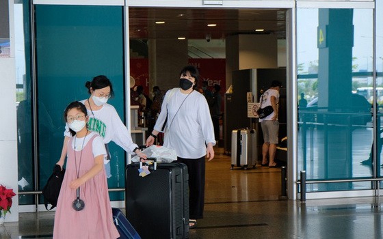韓國遊客經金蘭機場入境越南。（圖源：廷鋼）