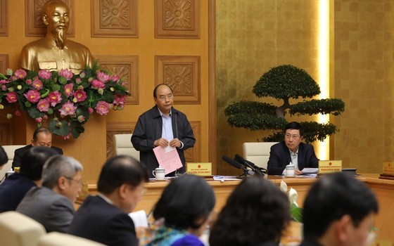 政府總理阮春福主持會議。（圖源：越勇）