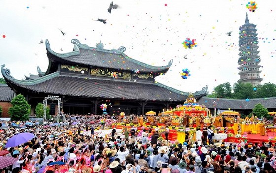 香寺盛會是北部大節日以及盛會月的開頭活動，其因新冠病毒而被推遲。