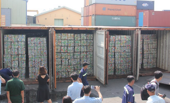 林安公司不實申報被查獲的4個集裝箱廢料鋁殼。（圖源：緣緣）