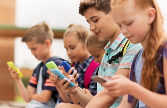 澳大利亞維多利亞州近日出台禁令，自2020年第一學期起，該州公立中小學校全面禁止學生帶手機進課堂。（示意圖源：互聯網）