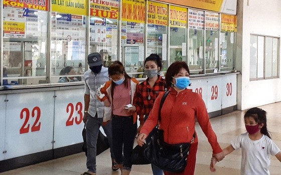 凡進入車站的乘客必須戴口罩。（圖源：VOV）