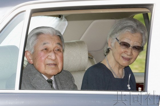 日本上皇夫婦19日離開居住了約26年的皇宮吹上仙洞御所，進行換代搬遷。（圖源：共同社）