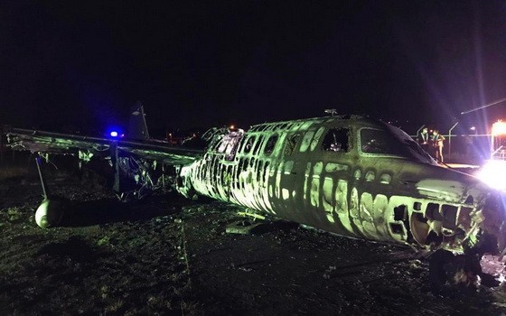 獅航公司運營的一架醫療救護包機在馬尼拉國際機場24號跑道的盡頭起飛時爆炸墜毀。（圖源：互聯網）