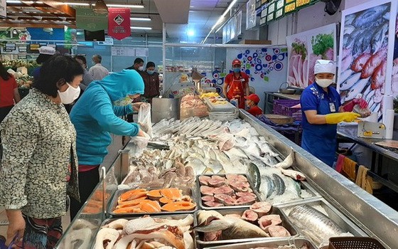 九龍江平原區域各家超市商品豐富多樣。