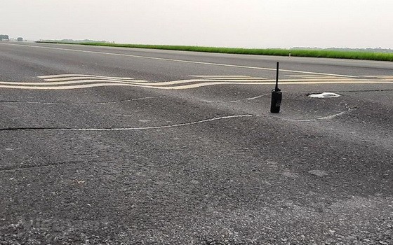 內牌機場的S3跑道路面凹凸不平。（圖源：越雄）