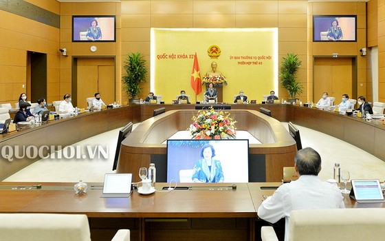 圖為國會常務委員會第四十三次會議現場。（圖源：Quochoi.vn）