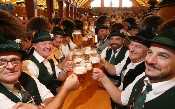 圖為 2019年慕尼黑啤酒節一瞥。（圖源：Getty Images）
