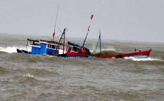 漁船在海上捕撈時突發故障，導致船艙進水沉沒。（示意圖源：互聯網）