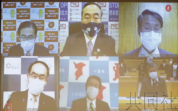 圖為日本全國知事會29日召開關於新冠病毒對策視頻總部會議。（圖源：共同社）