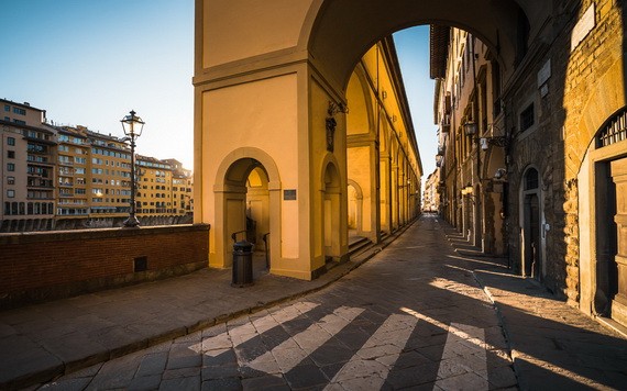 意大利疫情期間的碧提宮瓦薩利走廊空無一人。（圖源：互聯網）