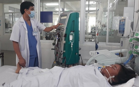 丁氏N患者生命危殆，當前還在峴港醫院重症監護室接受救治。（圖源：陳芳）