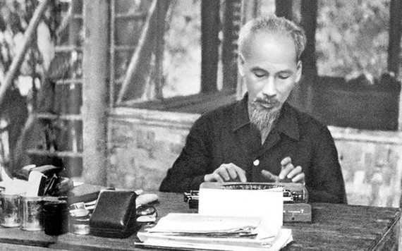胡志明主席使用這台打字機編纂出許多與祖國命運有關的文件。