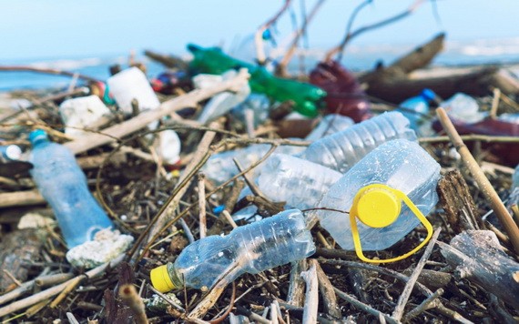塑料用品嚴重影響生活環境。