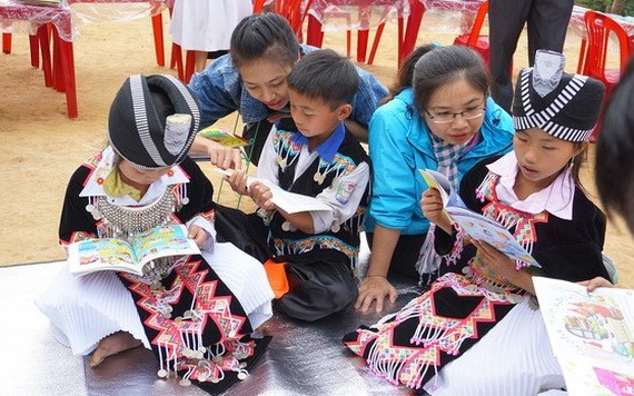 山區小朋友參加“愛心週日”組舉辦的書籍盛會。