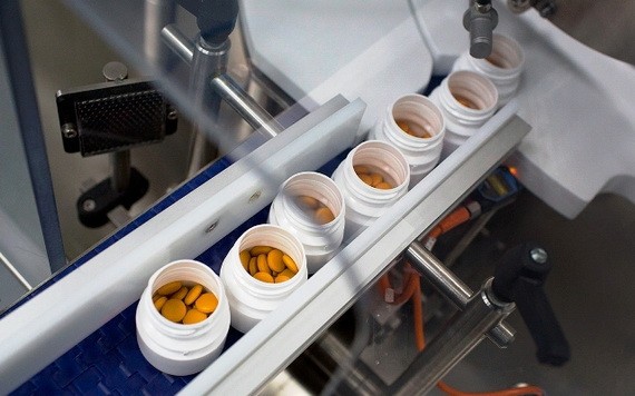 阿維法韋藥品罐裝生產線一隅。（圖源：ChemRar）