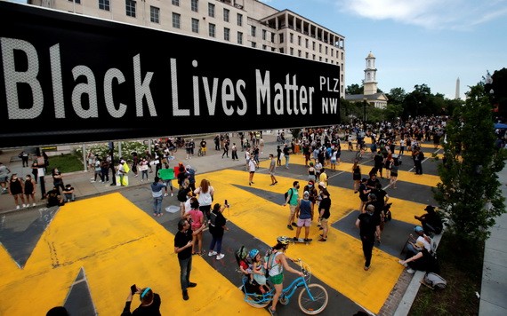 白宮附近的道路寫上「黑人的命也是命」。（圖源：路透社）