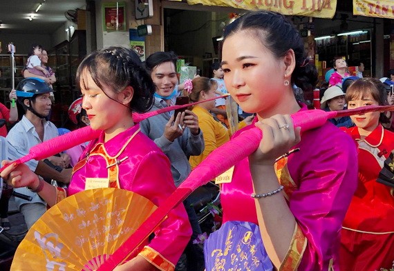 帶有華人傳統特色的遊行節目。