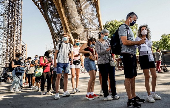 法國巴黎著名旅遊景點埃菲爾鐵塔25日重新對外開放。（圖源：AFP）
