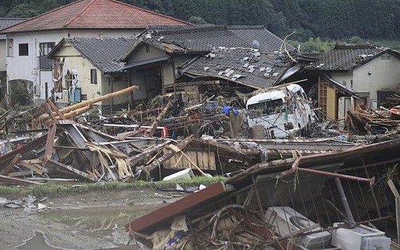 暴雨重創日本九州熊本縣，圖為災情最慘重之一的球磨村。（圖源：AP）