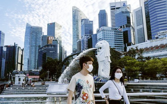 衛生部在新聞公告中說，從9月1日起，新加坡政府將允許符合條件的旅客入境後不必按照“居家通告”要求隔離14天。（示意圖源：AP）