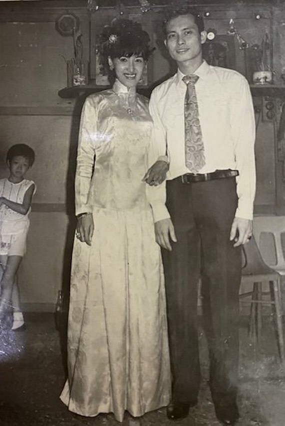 黃鳳蓮結婚時穿的衫裙。