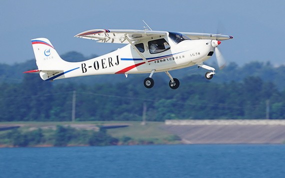 “領雁”AG50輕型運動飛機在中國湖北荊門成功首飛。（圖源：新華社）