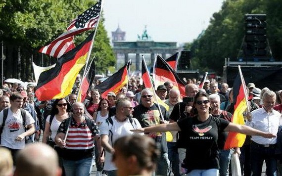 29日，德國柏林再有數萬人抗議政府實施的防疫措施。（圖源：互聯網）
