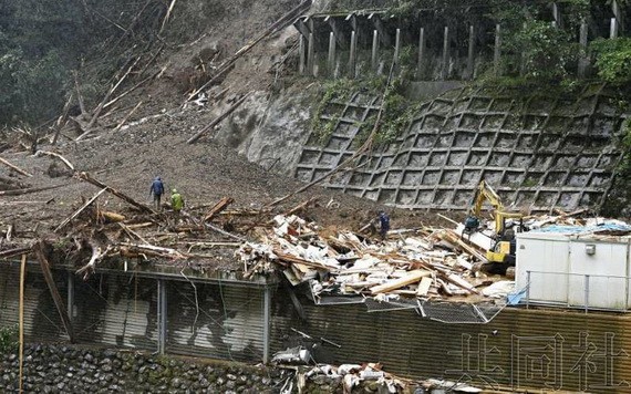 颱風“海神”導致九州4人下落不明，逾50人受傷。（圖源：共同社）