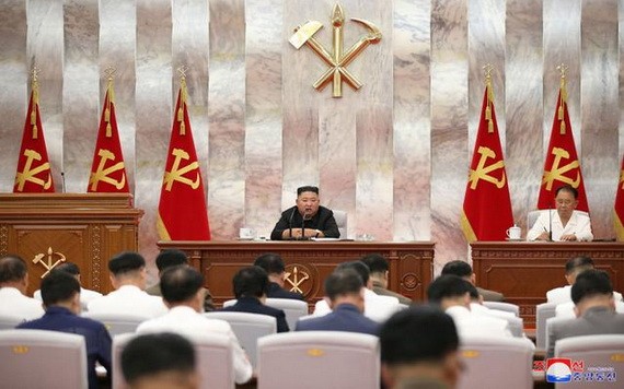 朝鮮最高領導人金正恩8日主持朝鮮勞動黨第七屆中央軍事委員會第六次擴大會議。（圖源：朝中社）