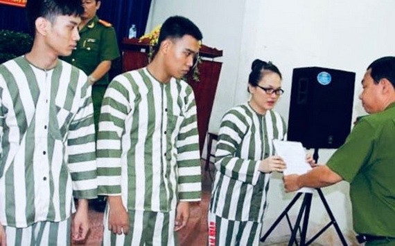 公安部所屬Z30D監獄囚犯接受減刑、釋放《決定》。