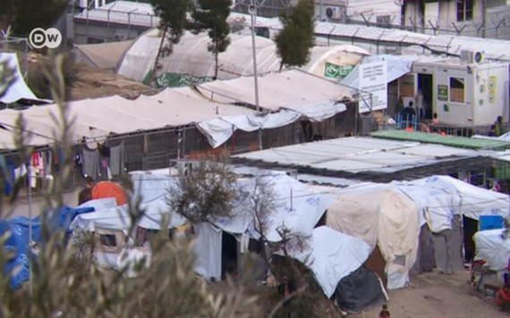 莫里亞難民營是歐洲最大的難民營，約有1.2萬餘難民居住此營。（圖源：DW）