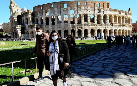 遊客參觀意大利羅馬競技場。（圖源：France 24）