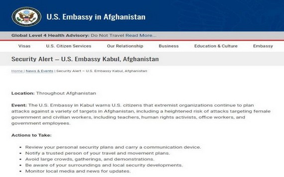 圖為美國駐阿富汗大使館官網發布預警消息，稱女性政府官員和文職人員遭遇極端組織襲擊的風險增大。（圖源：網站截圖）
